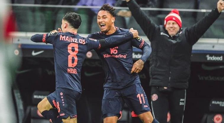 ÖZET | 10 kişilik Mainz, Frankfurt deplasmanında şov yaptı!