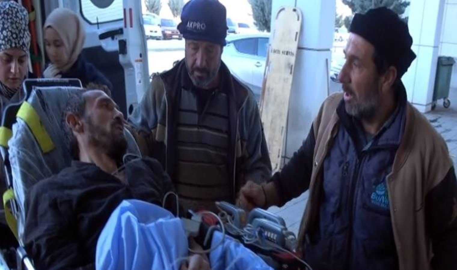 Elektrik akımına kapılan işçinin ambulansa alınırken söylediği sözler yürek burktu: ‘Çocuklarım sana emanet’