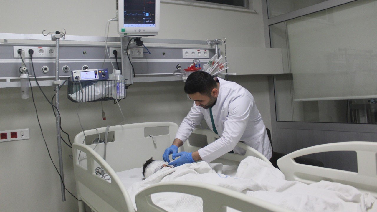 Köpeklerin saldırdığı çocuk ağır yaralandı