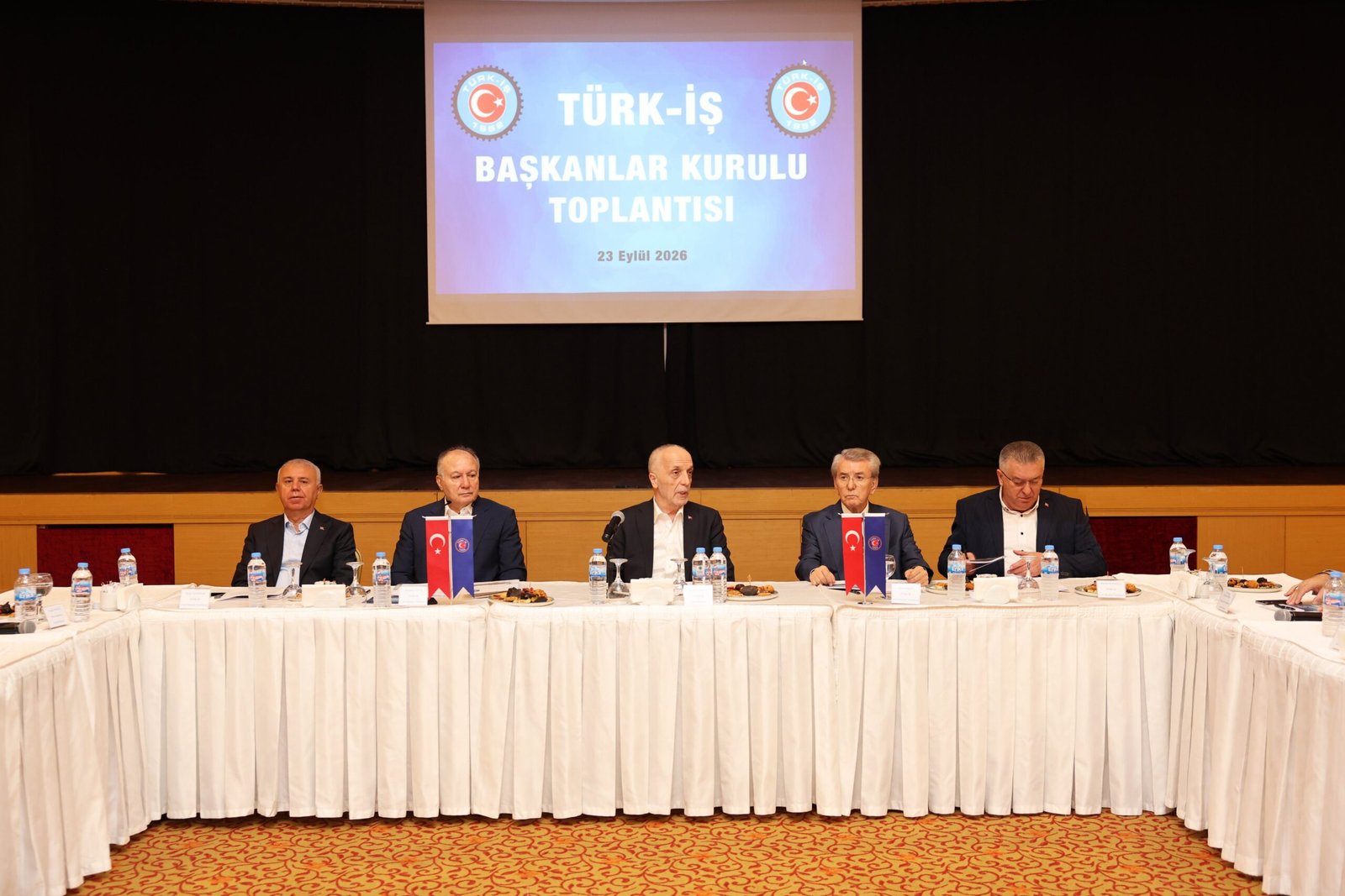 TÜRK-İŞ’ten Çalışma Hayatı İçin 12 Başlıkta Çağrı
